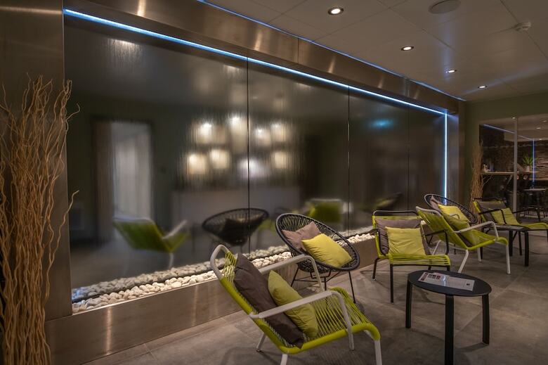 Kyriad Prestige Lyon Est - Saint Priest Eurexpo Hotel And Spa