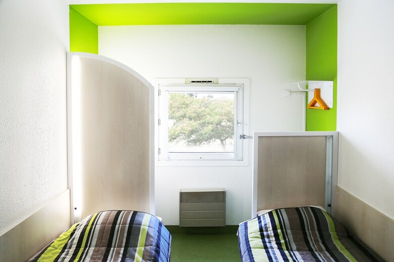 Hotelf1 Orange Centre �changeur A7 A9