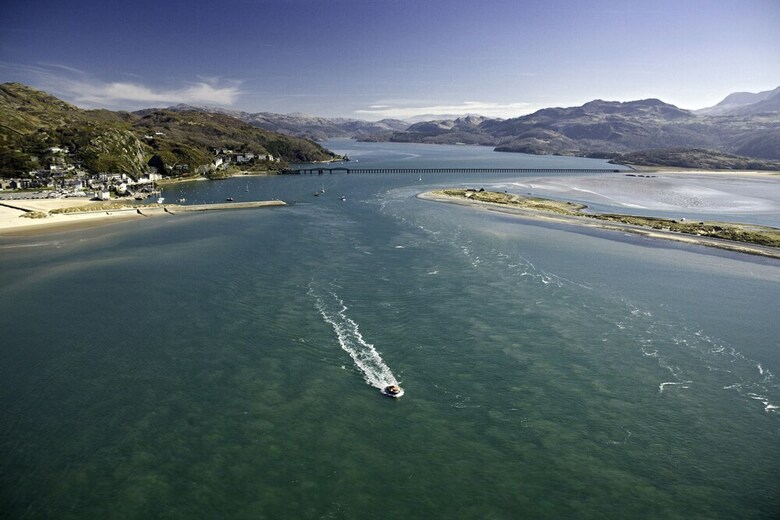 Large House Sleeps 12 - 10 Mins To Barmouth Beach