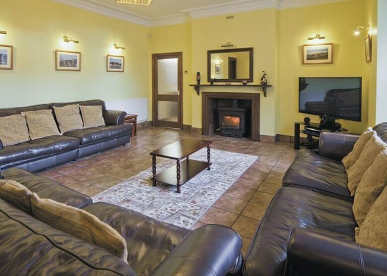 Large House Sleeps 12 - 10 Mins To Barmouth Beach