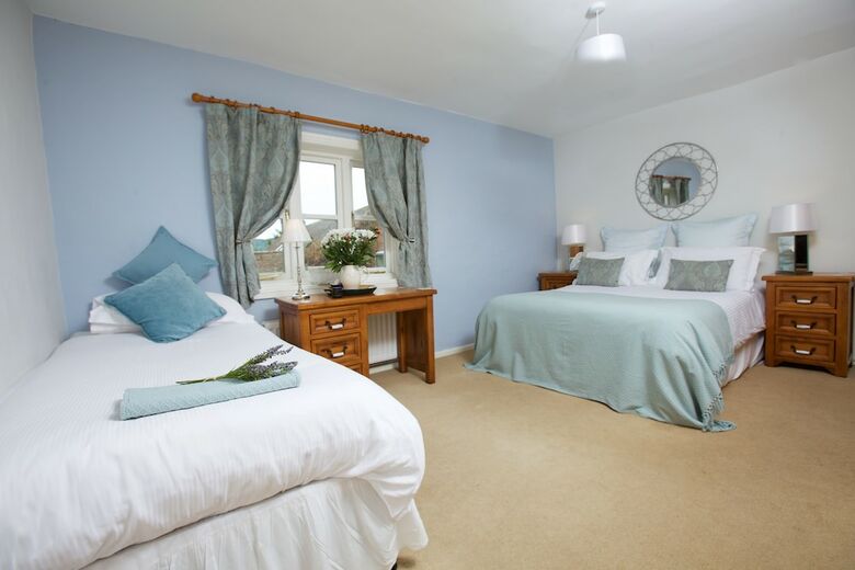 Bed & Breakfast Church Farm Guest House