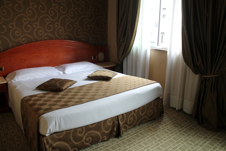 Hotel Mozart(.)