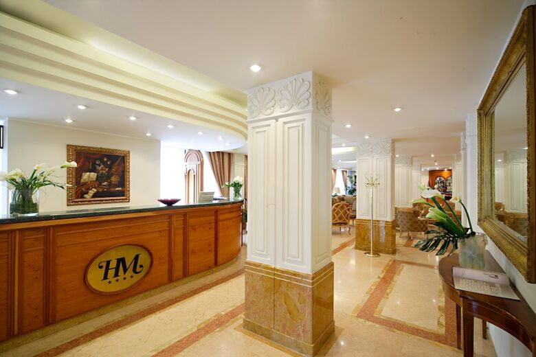 Hotel Mozart(.)
