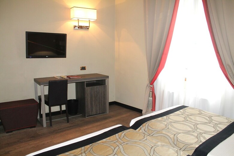 Hotel Mozart(.)