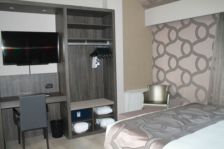 Hotel Mozart(.)