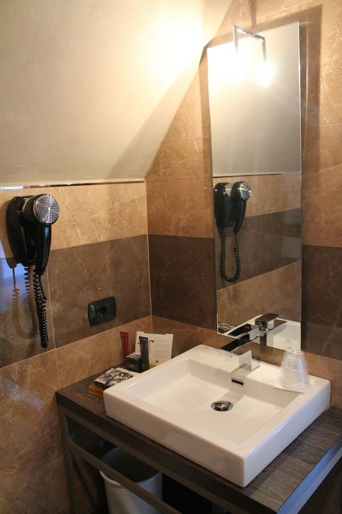 Hotel Mozart(.)