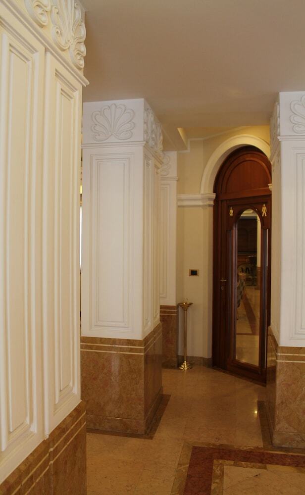 Hotel Mozart(.)