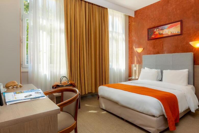 Hotel Kyriad Avignon (.)