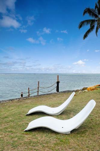 Raro Beach Bach