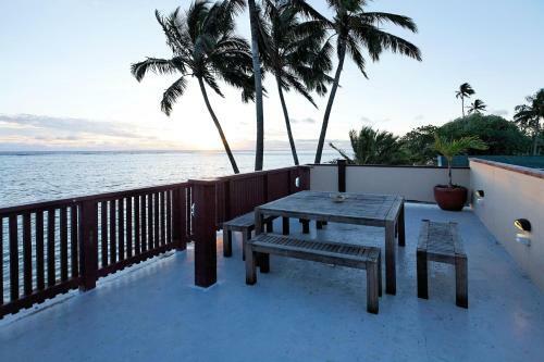 Raro Beach Bach