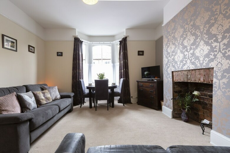 Apartment 32