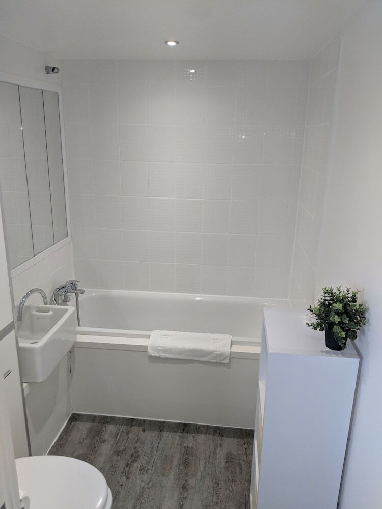 Lt Grove Apartment - Stratford