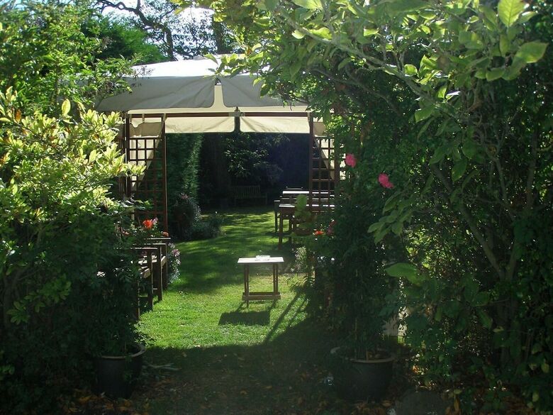 Cornfields Hotel & Restaurant