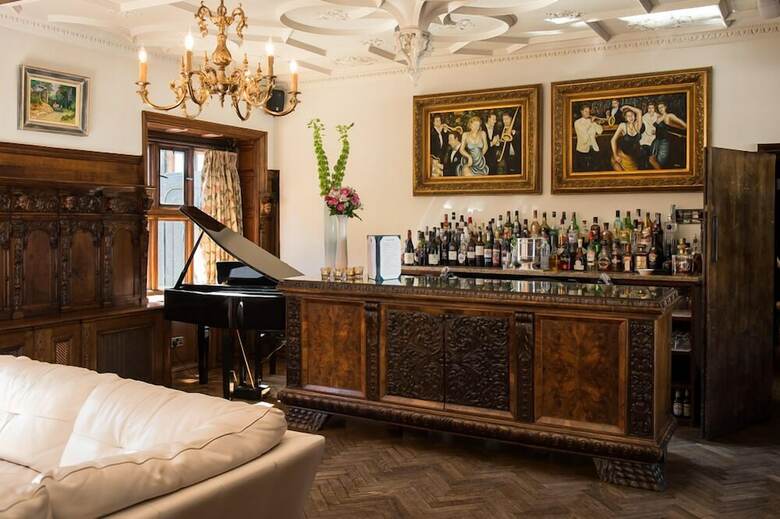 Hillbark Hotel