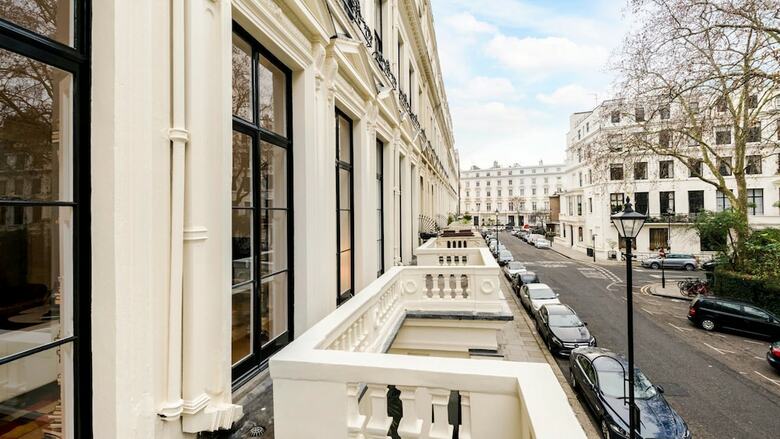 The Spacious Cleveland Square Apartment