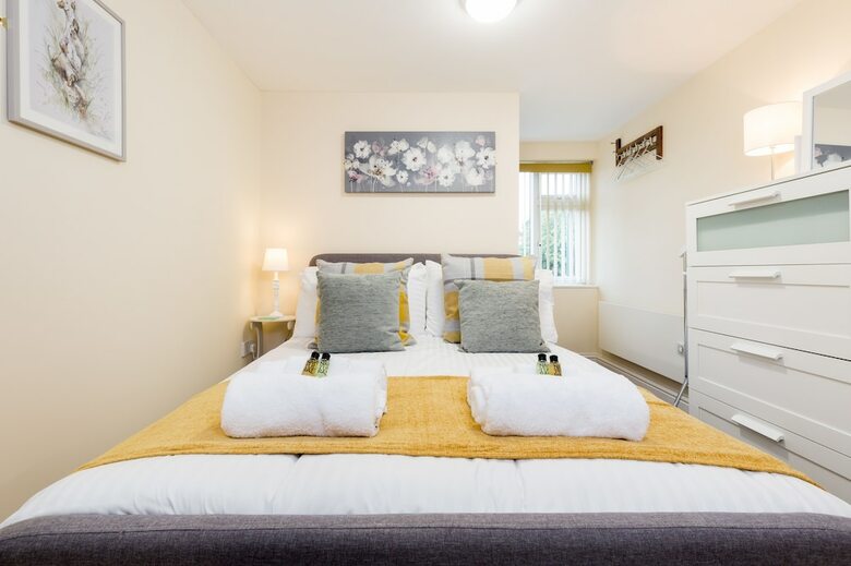 Stayford Apartments - Meriden - Near Nec
