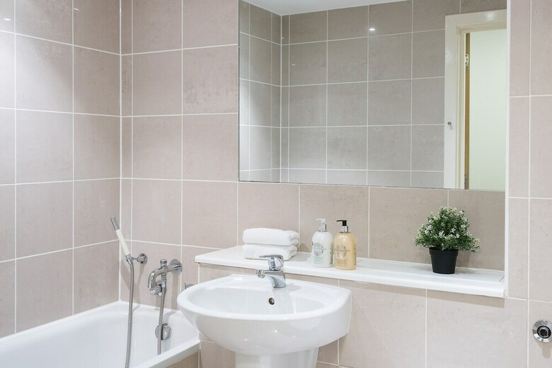 Apartamentos Spacious 2 Bed - Battersea High Street