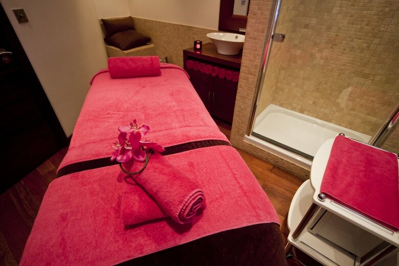 Rowton Hall Hotel And Spa