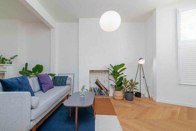 Charming 3br Home In East London W/terrace