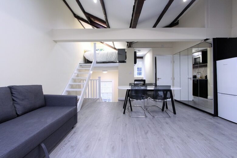 Stunning Loft Apartment In Knightsbridge