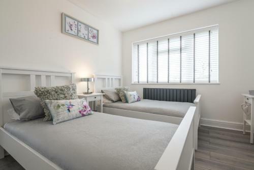 Mayfield House - 4 Bedroom House - Tenby