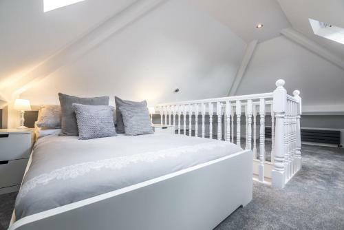 Mayfield House - 4 Bedroom House - Tenby