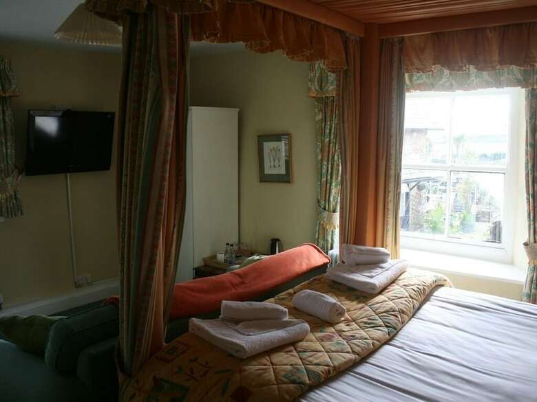 The Ilchester Arms Hotel