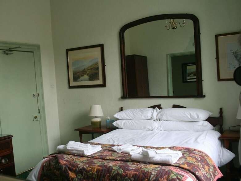 The Ilchester Arms Hotel