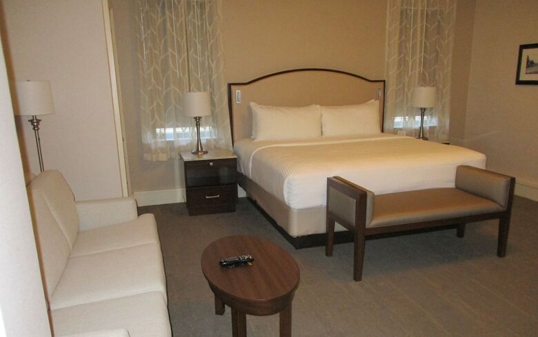 The Grand Summit Hotel