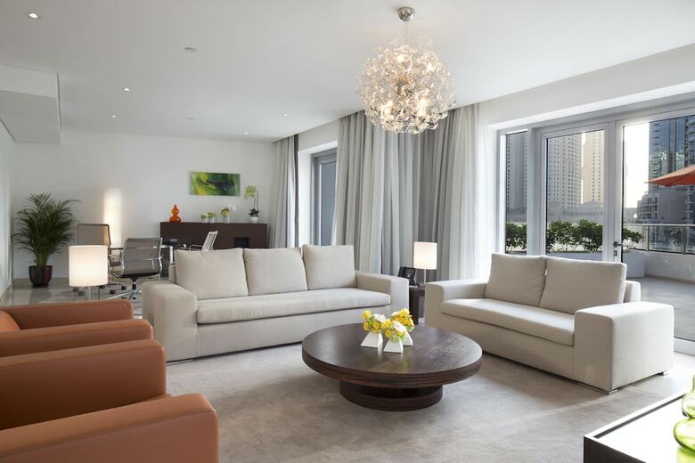 Avenue Hotel