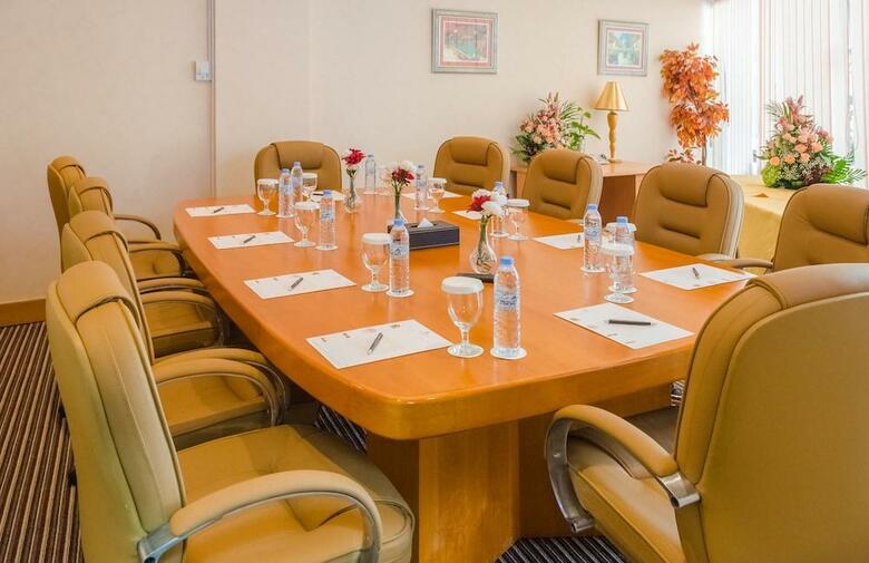 Avenue Hotel