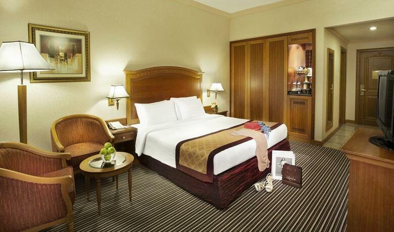 Avenue Hotel