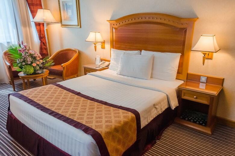 Avenue Hotel