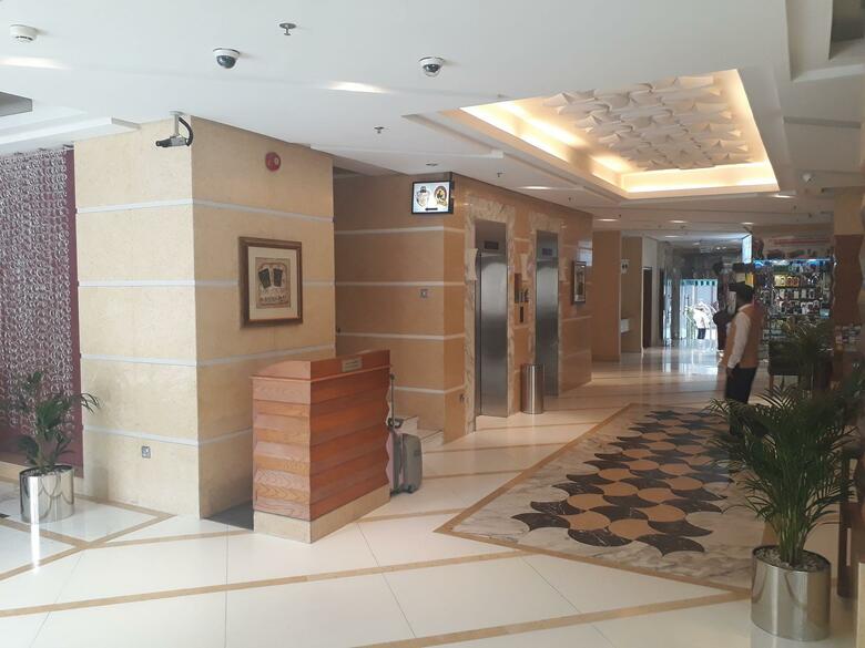 Avenue Hotel