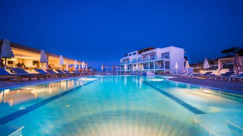 Hotel Harmony Crest Resort