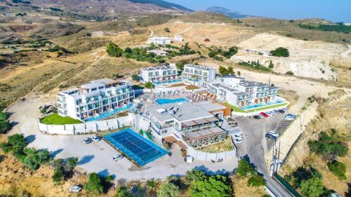 Hotel Harmony Crest Resort