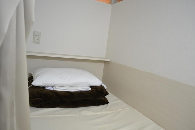 1980 Yen Hotel