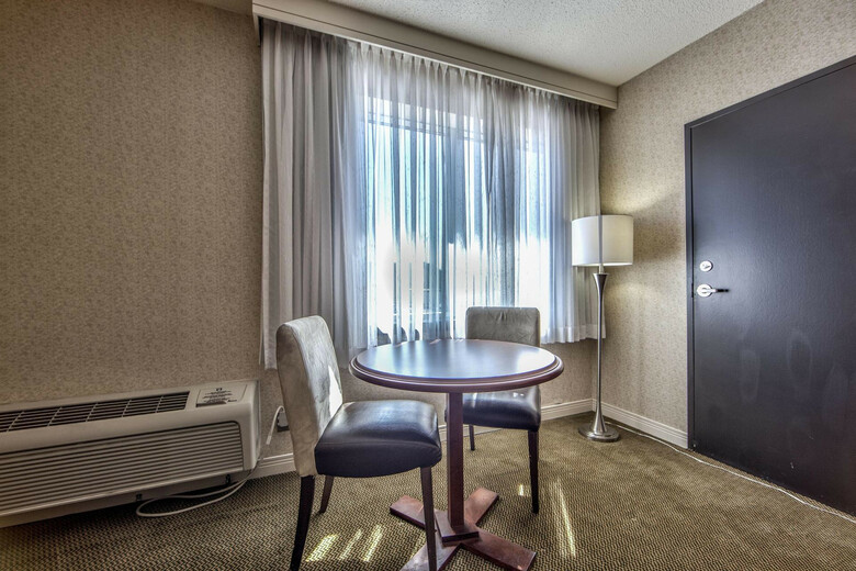 Hotel Holiday Inn Montreal Airport