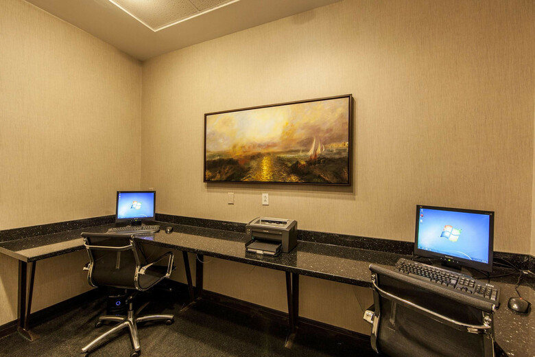 Hotel Holiday Inn Montreal Airport
