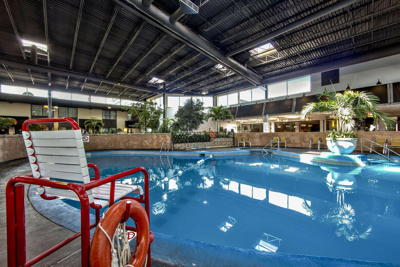 Hotel Holiday Inn Montreal Airport