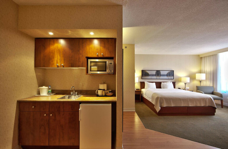 Hotel Holiday Inn Montreal Airport