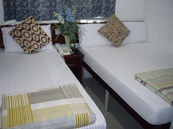 Hostal Canadian Hostel