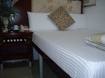 Hostal Canadian Hostel