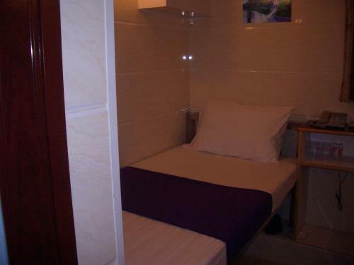 Hostal Maple Leaf Guest House