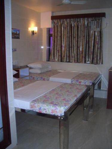 Hostal Maple Leaf Guest House