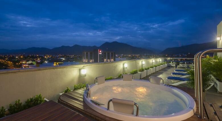 Hotel Hampton By Hilton Yopal
