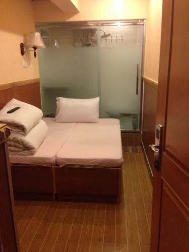 Hostal New Garden Hostel