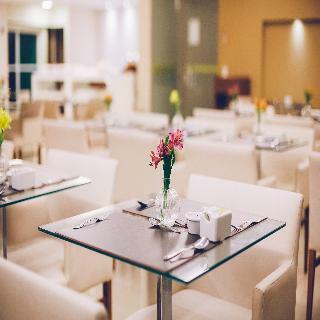 Hotel Saint Moritz Hplus Express