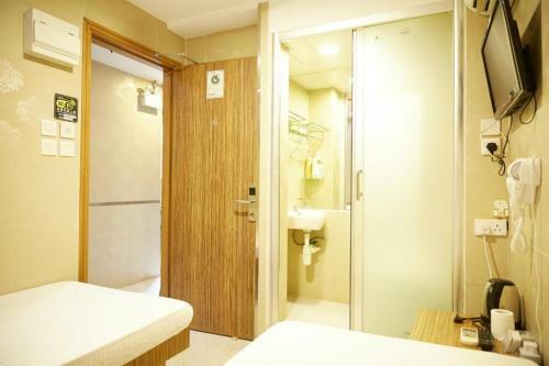 Hostal Kam Fu Guesthouse