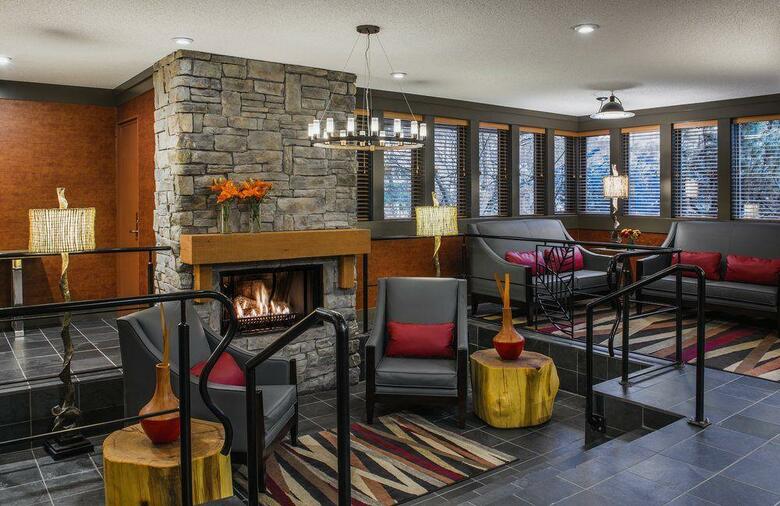 Hotel Whistler Village Inn & Suites